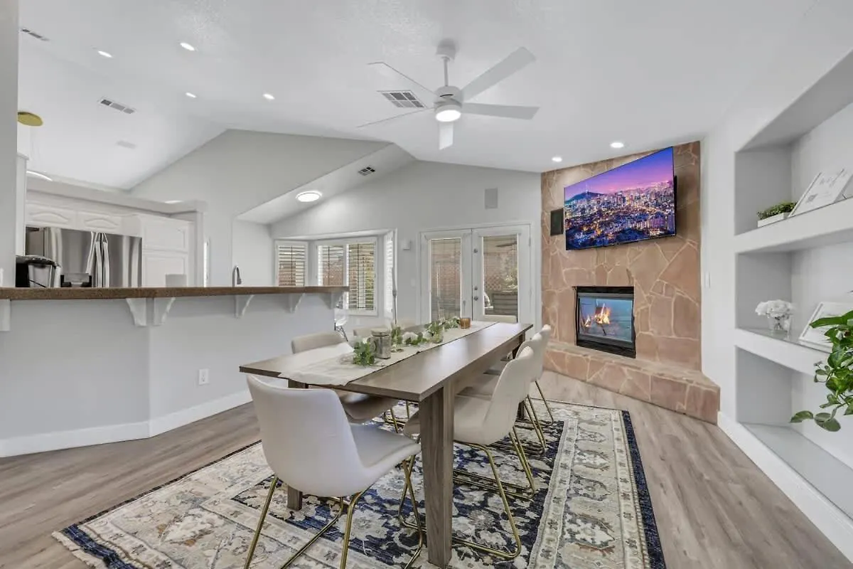 Hébergement de vacances Newly Remodel 4Br With Gameroom And Free Heated Spa Great For Family Las Vegas