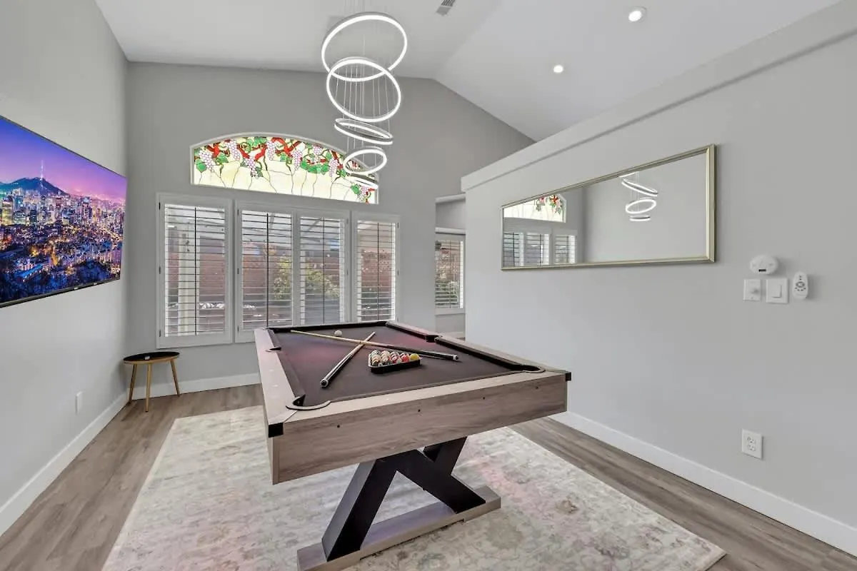 Hébergement de vacances Newly Remodel 4Br With Gameroom And Free Heated Spa Great For Family Las Vegas États-Unis